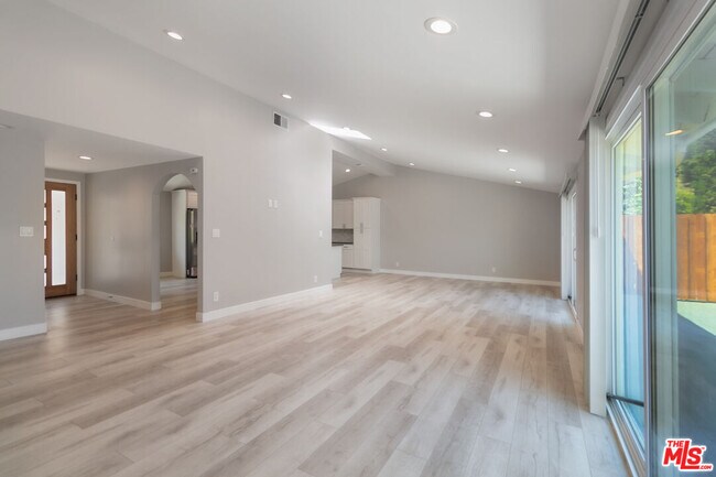 Building Photo - 5634 Mason Ave