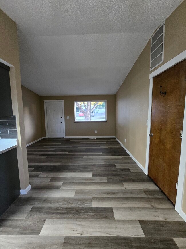 Foto del edificio - 6902 W 3rd Ave