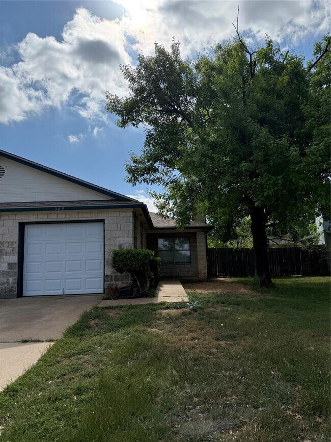 Foto del edificio - 509 Texas Ave