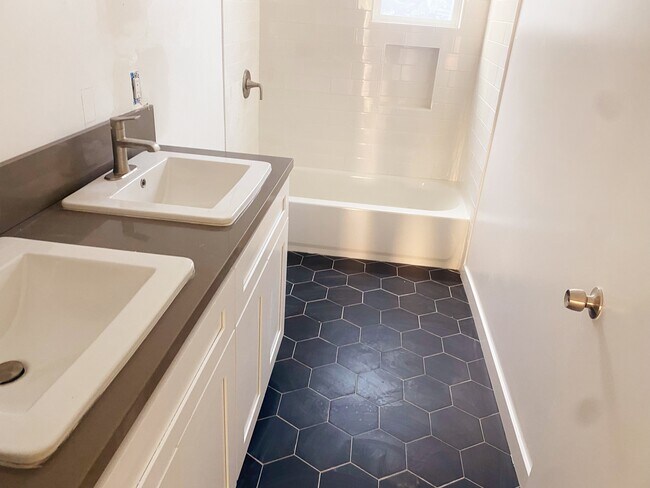Bathroom - 320 Ulysses St