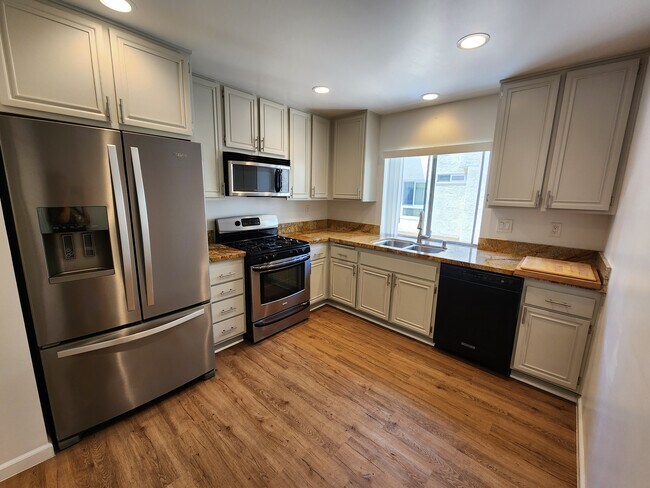 Building Photo - 5267 Coldwater Canyon Ave