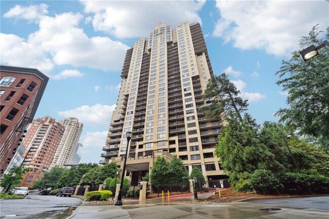 Building Photo - 3481 Lakeside Dr NE