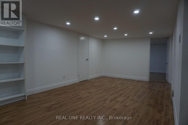 Building Photo - 215 Poyntz Ave