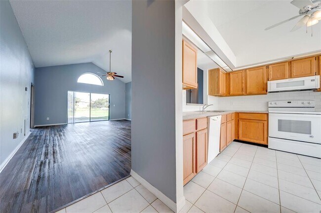 Foto del edificio - 13416 Beloit Woods Ln