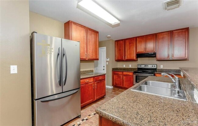 Foto del edificio - 12 Beatrice Ave