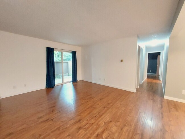 Foto del edificio - Ground Floor Two Bedroom!