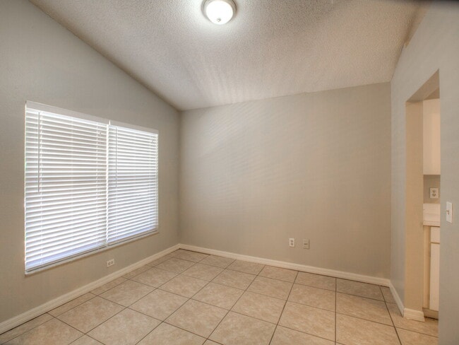 Building Photo - 1316 Whitewood Way