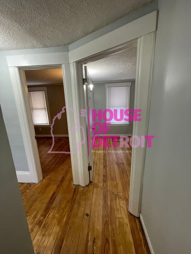 Foto del edificio - 3 BEDROOM | 1 BATH | FREE PRE SCREEN