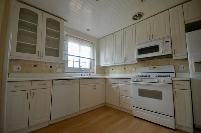 Building Photo - 6409 W 86th Pl
