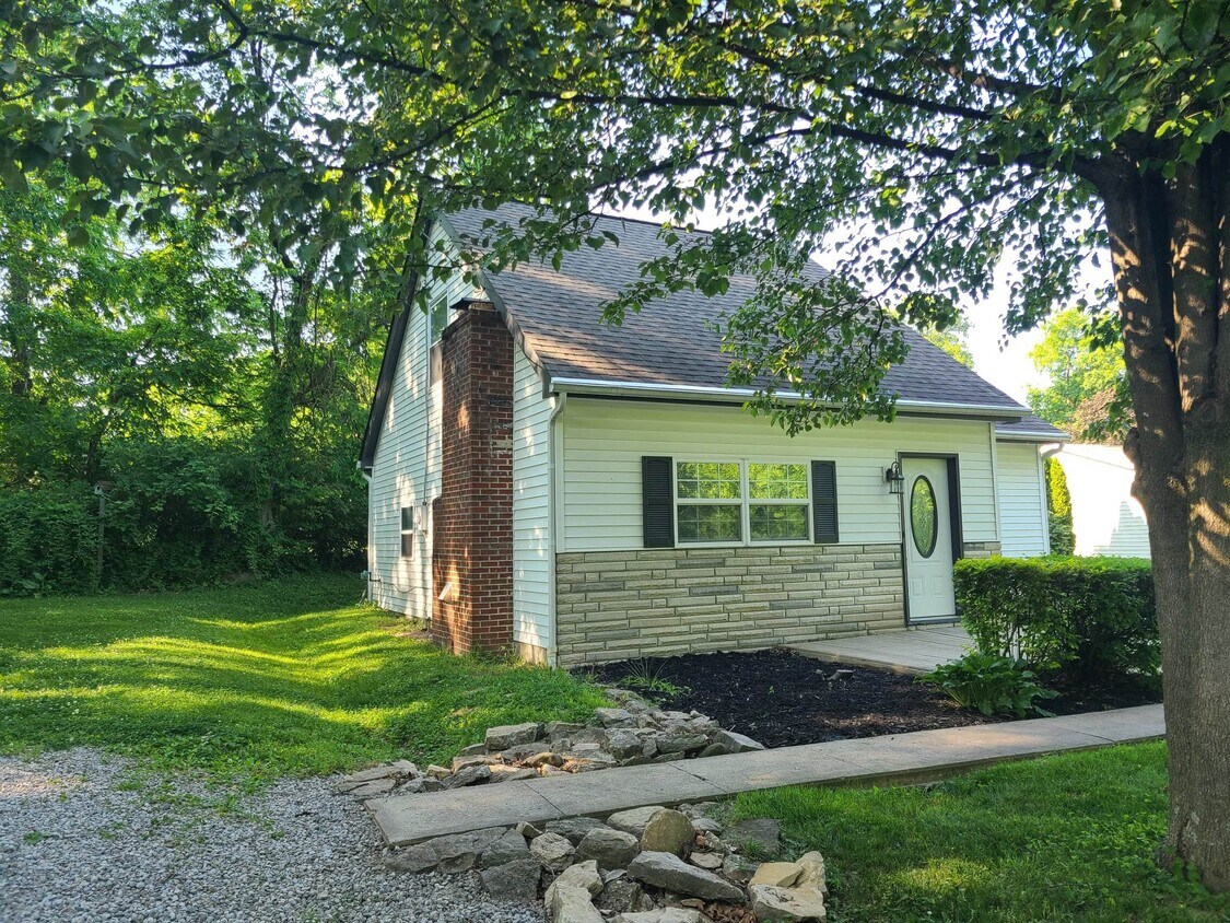 Foto principal - 156 W Cherokee Dr