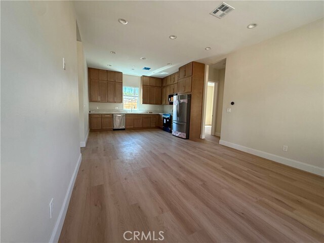 Building Photo - 1140 W Donington St