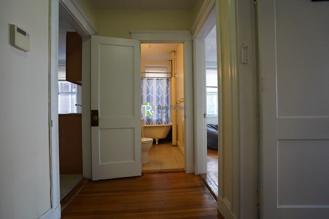 Building Photo - 5-11 Barrows St
