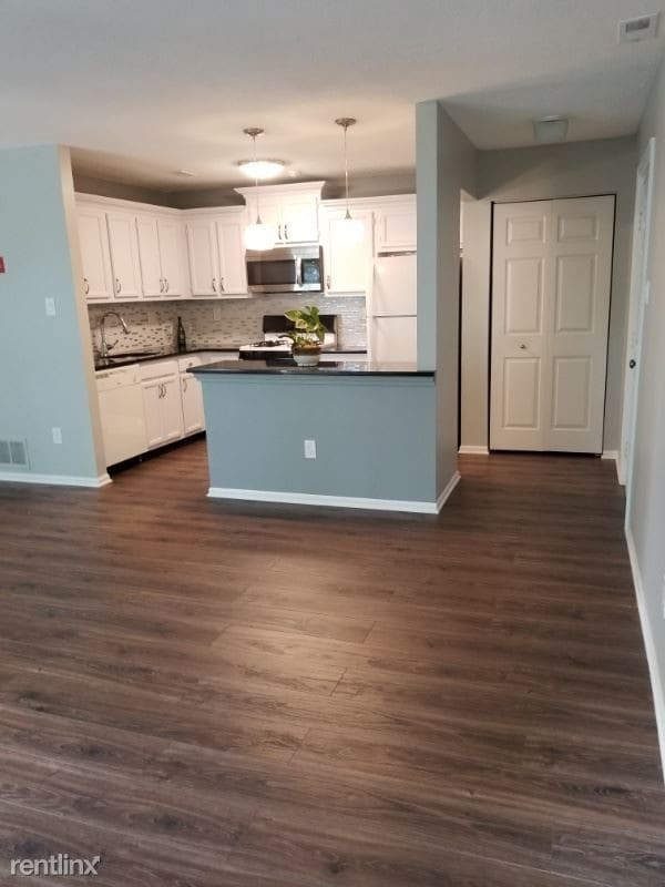 Building Photo - 2 br, 2 bath Condo - 608 Diamond Dr