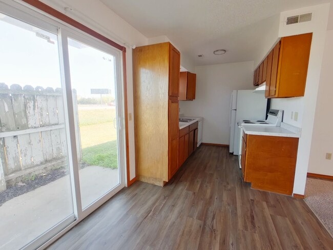 Building Photo - 3958 N Garland Cir
