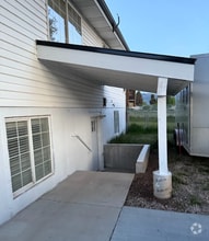 Building Photo - 690 Valley Hills Dr