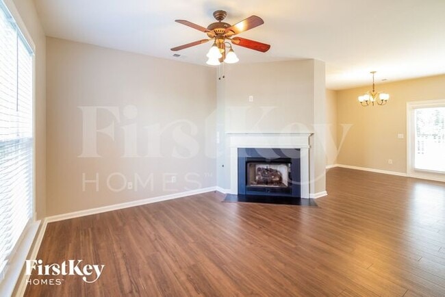 Building Photo - 216 Pimpernel St