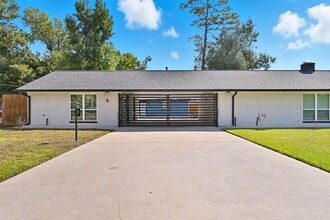 Building Photo - 10930 White Thorn St