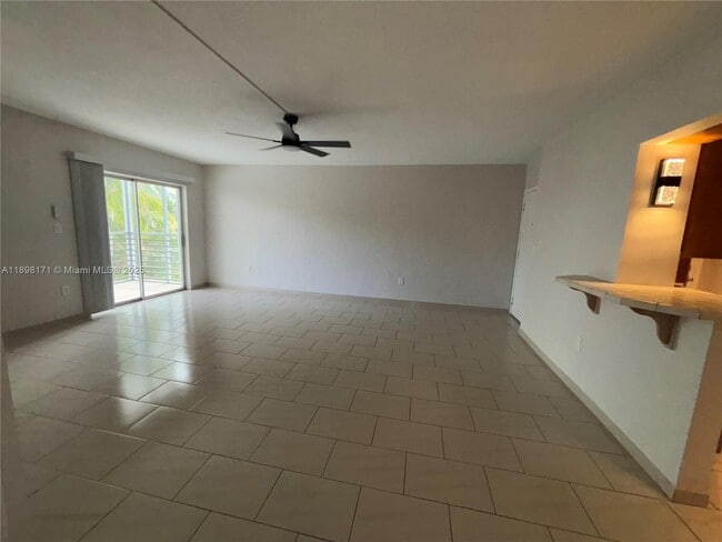Building Photo - 301 Sunrise Dr