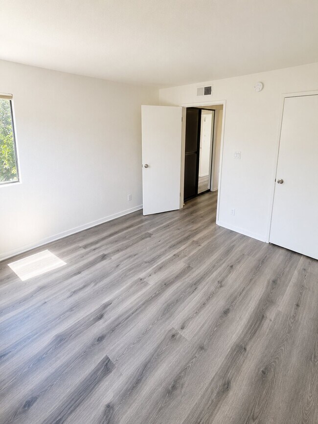Foto del edificio - 7040 Haskell Ave