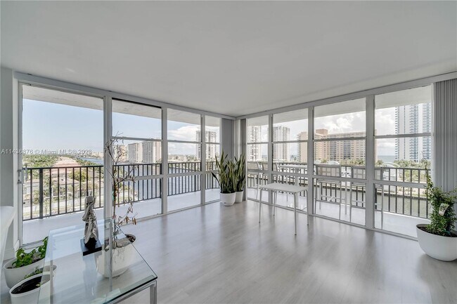 Foto del edificio - 1000 Parkview Dr