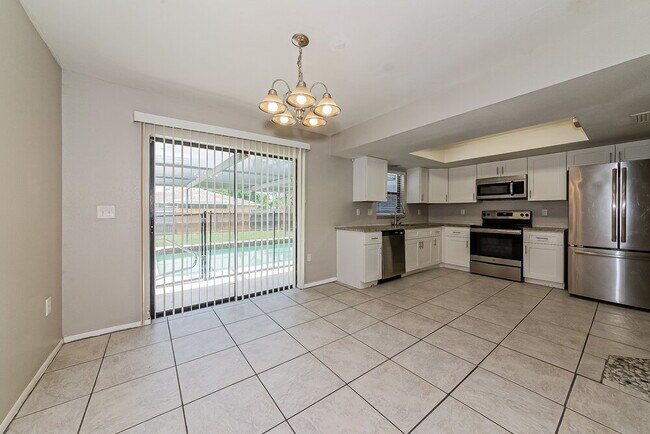 Foto del edificio - 4277 Lancaster Dr