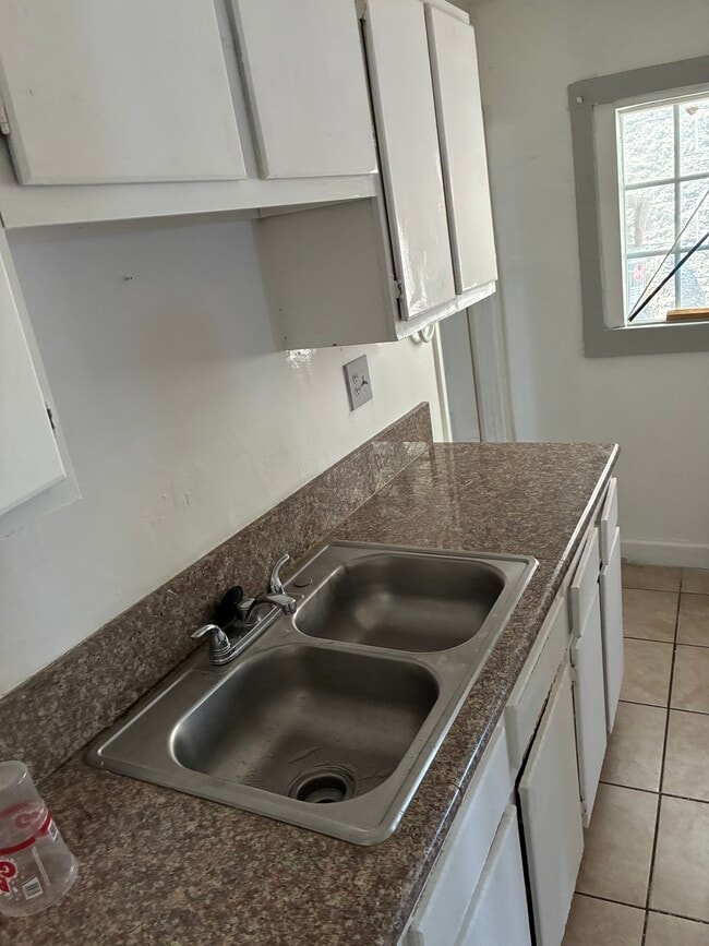 Building Photo - 3314 Del Mar Ave