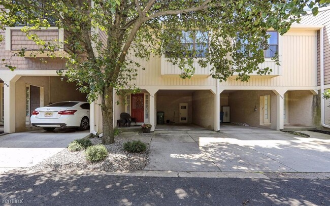 Building Photo - 2 br, 3 bath Townhome - 239 Kings Croft Dr...