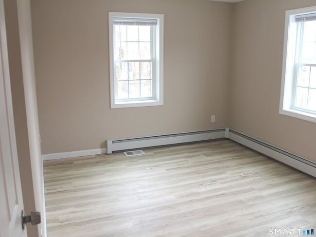 Building Photo - 11 Glastonbury Ave