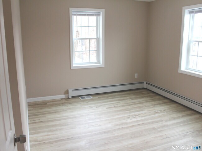 Foto del edificio - 11 Glastonbury Ave
