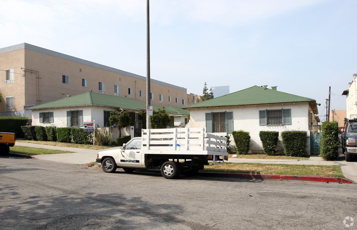 Primary Photo - 1434 Miramar St