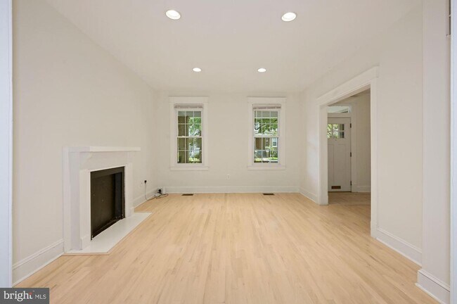 Building Photo - 1345 Taylor St NW