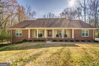 Building Photo - 832 Goza Rd