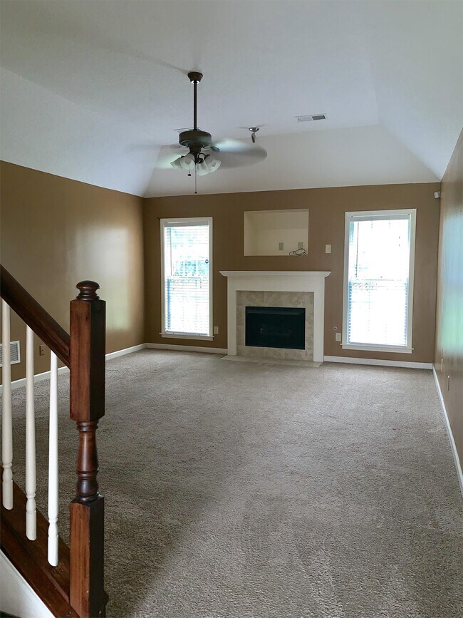 Building Photo - 9618 Misty Knoll Dr
