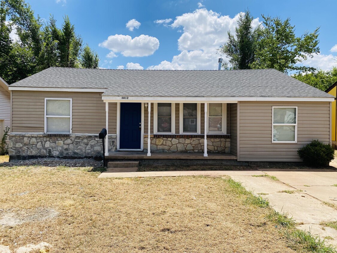 Primary Photo - 3812 SE 24th St