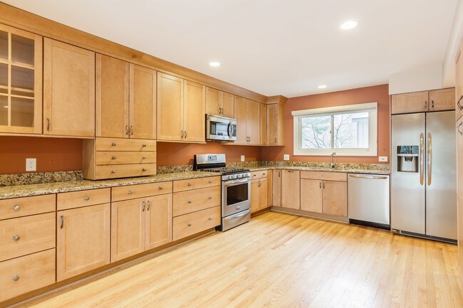Building Photo - 100 Burnside Ct