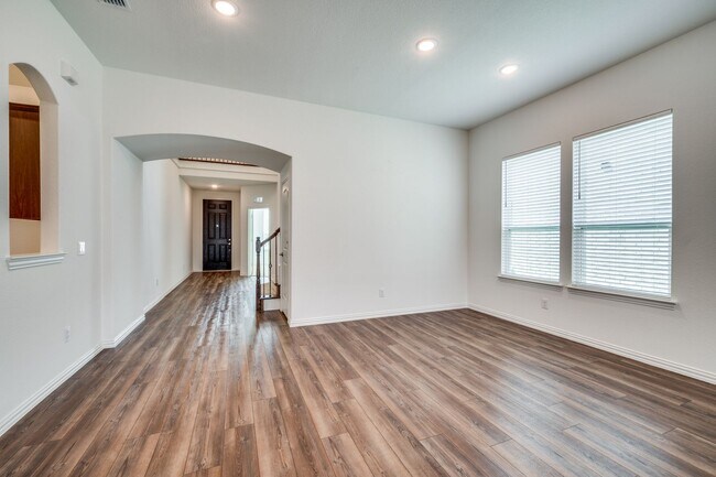 Building Photo - 3805 PEARLWOOD Rd