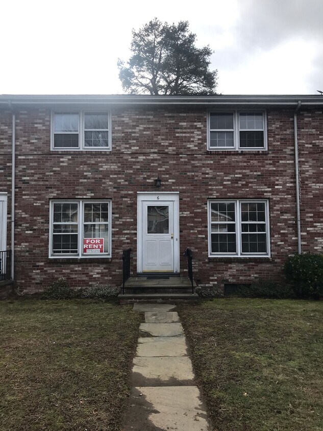 Front Entrance - 6 Elmwood St