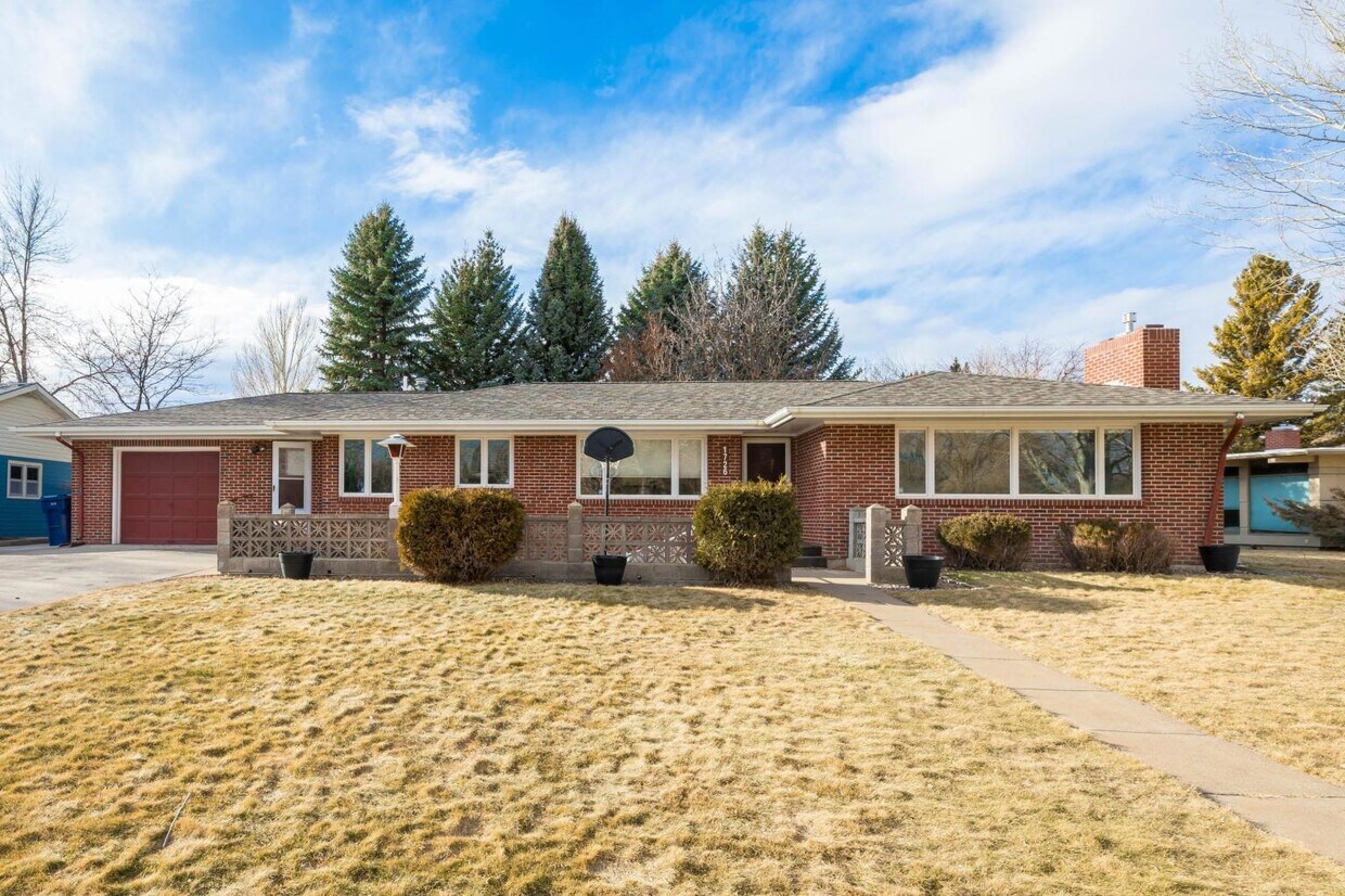 Primary Photo - 1726 Alder Dr