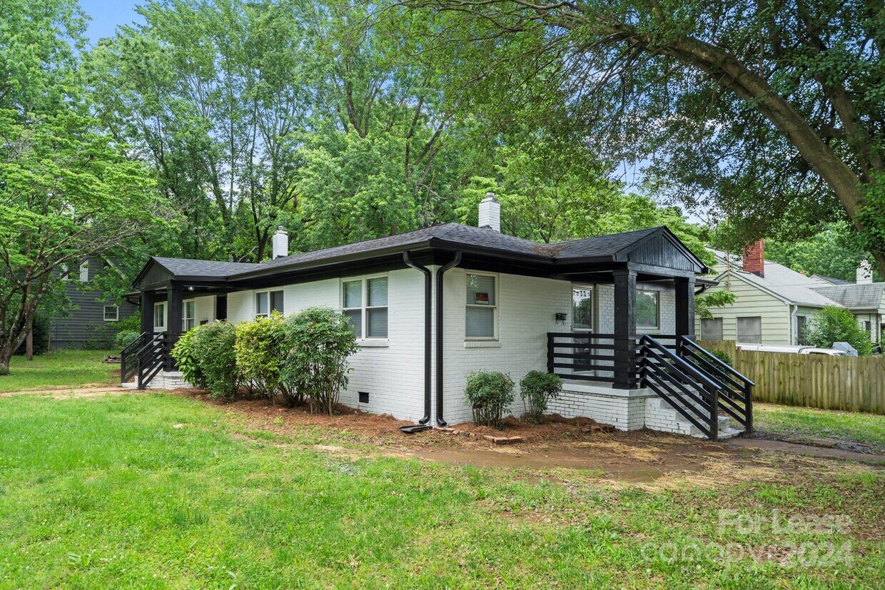 Primary Photo - 2640 Ringwood St