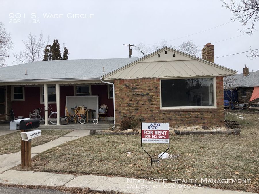 Primary Photo - 2 bed 1 bath close to train depot