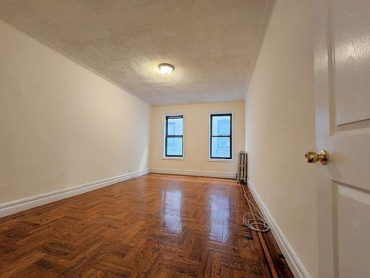 Foto del edificio - 2 bedroom in BRONX NY 10467