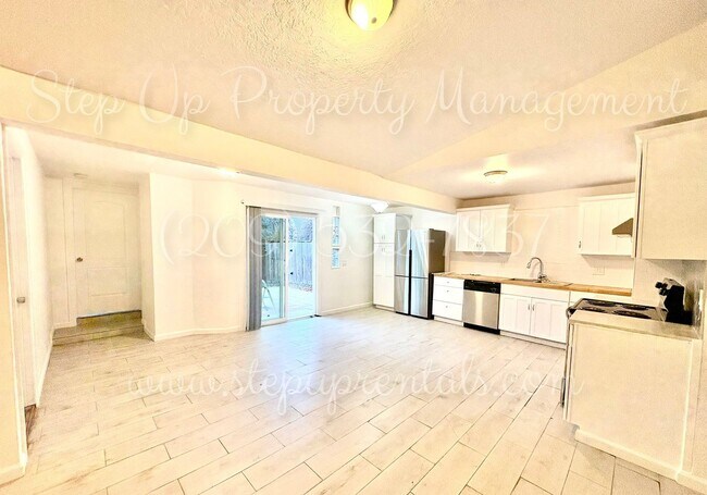 Foto del edificio - 11240 CA-49