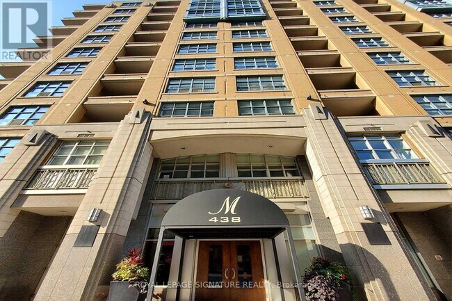 Photo du bâtiment - 438 Richmond St W