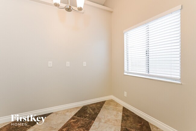 Foto del edificio - 1671 Sandalwood Ln