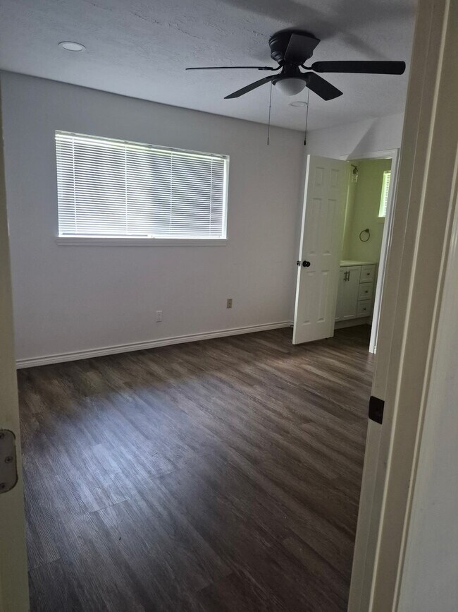 Foto del edificio - 10915 Roandale Dr