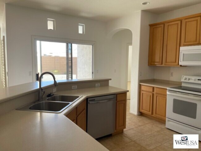 Building Photo - BEAUTIFUL 4BED/2BATH RENTAL HOME