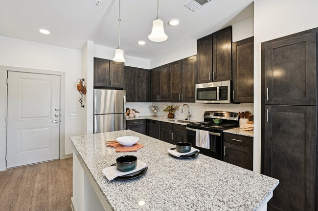 Foto del edificio - Huntington Place Seniors Garland