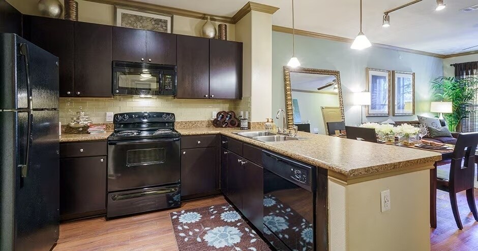 Primary Photo - Spacious Living with Urban Convenience!