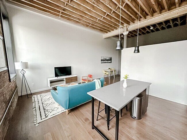 Foto del edificio - 604 W 4th St N