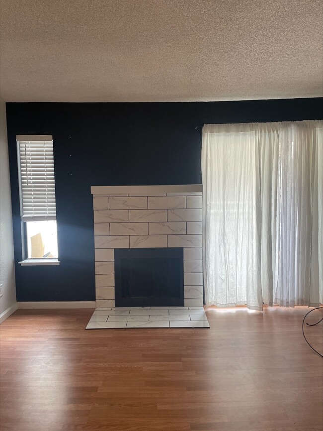 fireplace in living room - 250 Del Verde Cir